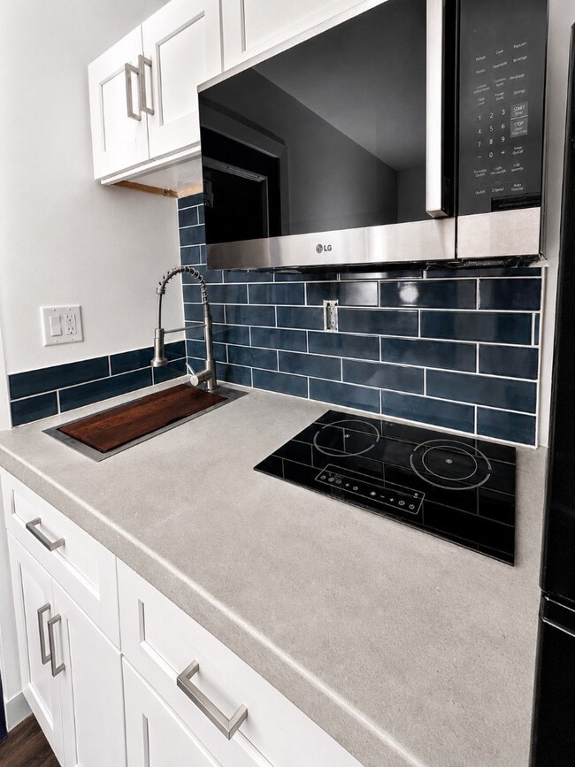 Photo - 2524 E Willetta St - Suite 1 Apartment
