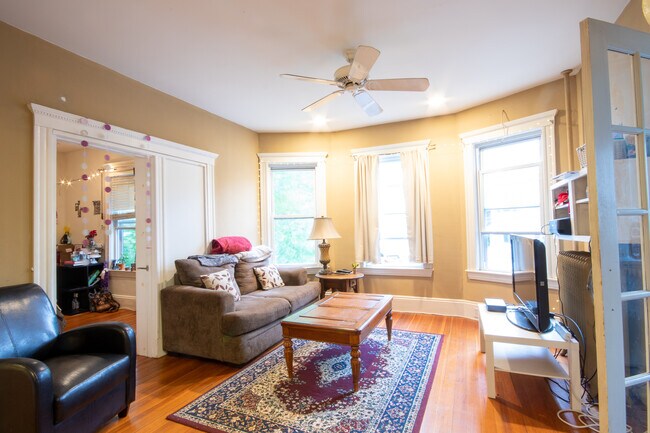 Building Photo - 142 Calumet St