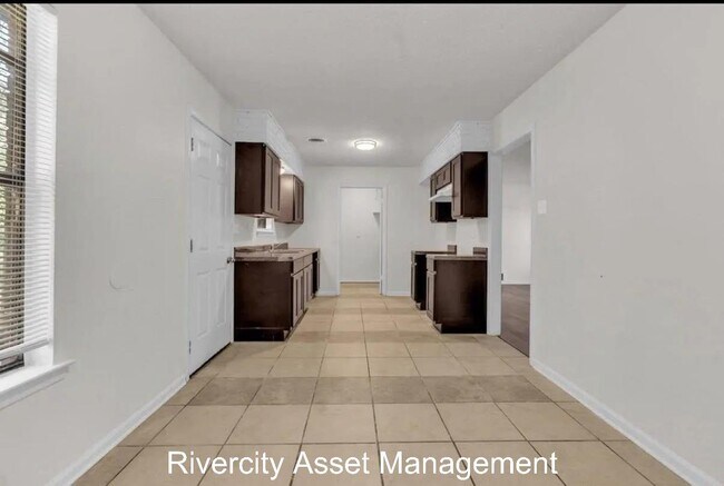 Building Photo - 2733 Woodland Hills Cove