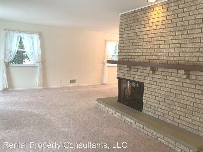 Building Photo - 5 br, 3 bath House - 646 Greenbrier Dr. SE