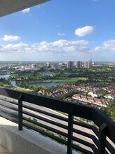 Building Photo - 3500 Mystic Pointe Dr