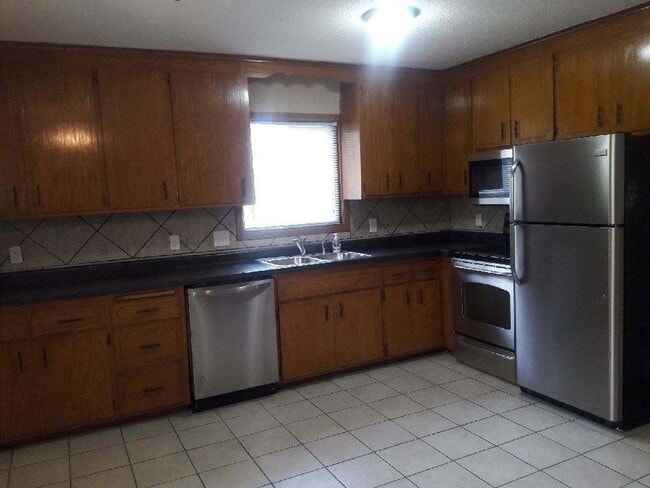 Foto del edificio - 9252-9254 Syndicate Ave