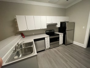 Building Photo - 100 Pundt St