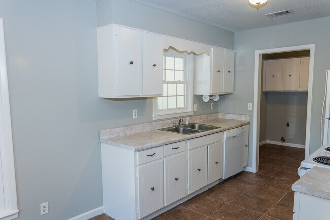 Foto del edificio - 3 Bed 1.5 Bath