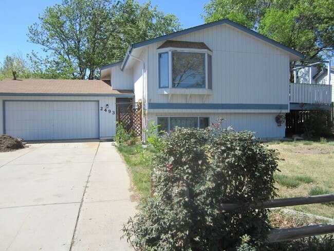 3 Bedroom, 2 Bath Bi-Level Home with 2 car... - 3 Bedroom, 2 Bath Bi-Level Home with 2 car...