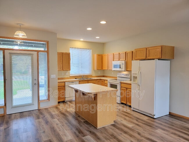 Foto del edificio - 1085 Golden Pheasant Dr