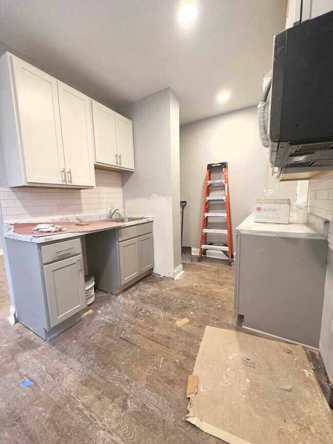 Building Photo - 1251 W Rosemont Ave