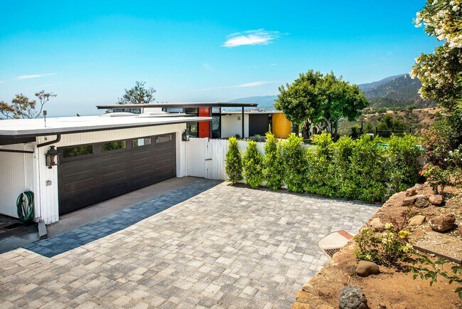 Building Photo - Panoramic Serenity: Mid-Century Modern Oas...