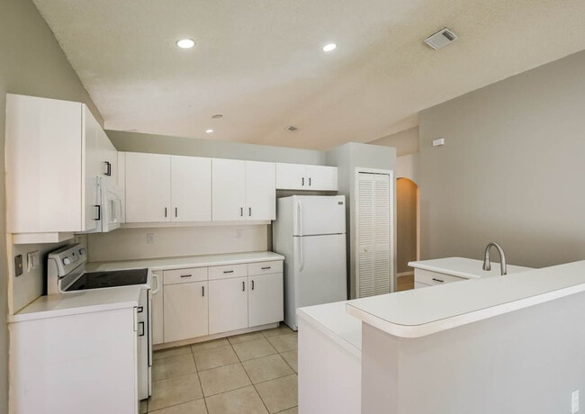 Building Photo - 5010 SW 151st Ter