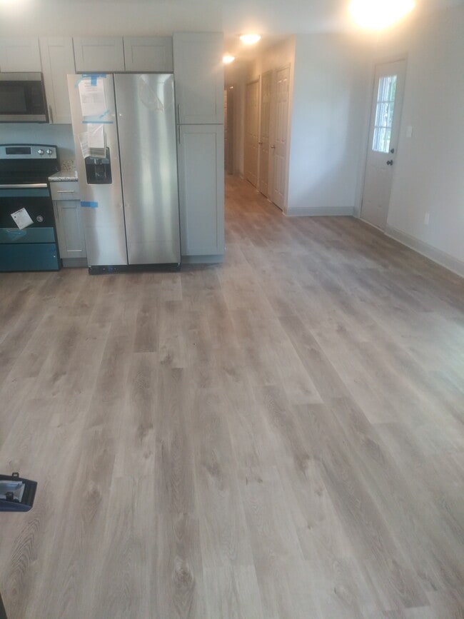 Building Photo - 1406 Memory Ln