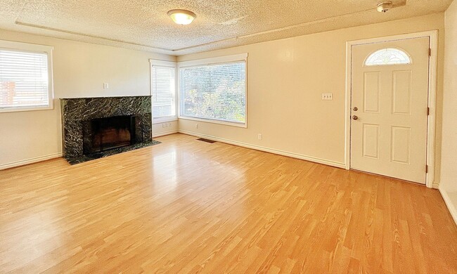 Building Photo - Recently Renovated House With Fenced Back ...