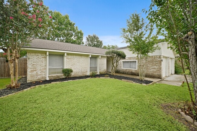 Building Photo - 411 Pickford Dr