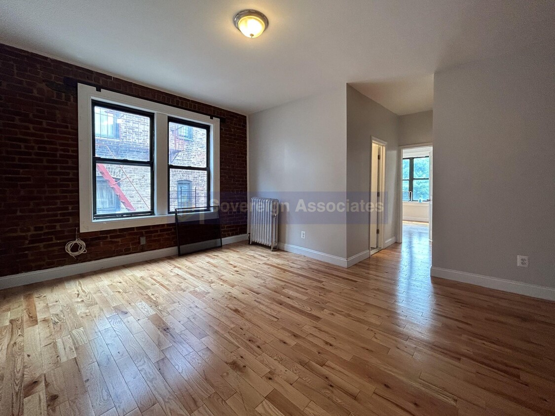 Primary Photo - 141 Nagle Avenue