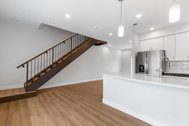 Photo - 903 Main St Apartment