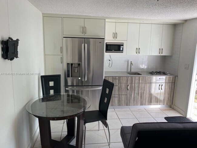 Foto del edificio - 12761 SW 14th St