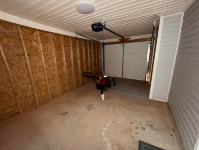 Foto del edificio - 219 Long Creek Dr