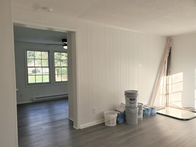 Building Photo - 301 Madison St