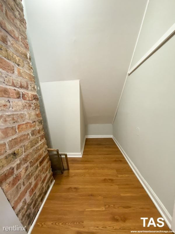 Building Photo - 1246 N Bosworth Ave