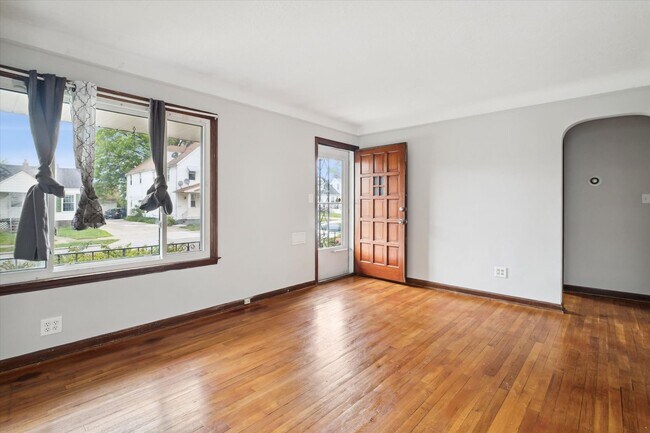 Foto del edificio - 20700 Goller Ave