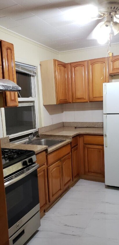 Primary Photo - 2165 W 9th St