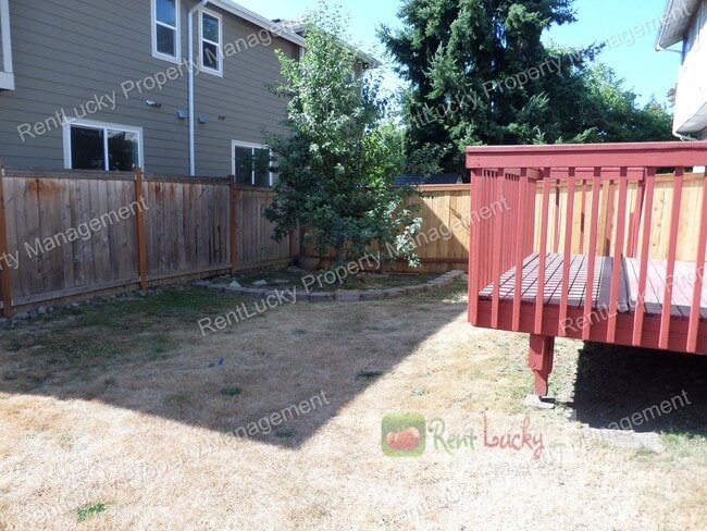 Building Photo - Fabulous 2-Bedroom Duplex w/Attached Garag...
