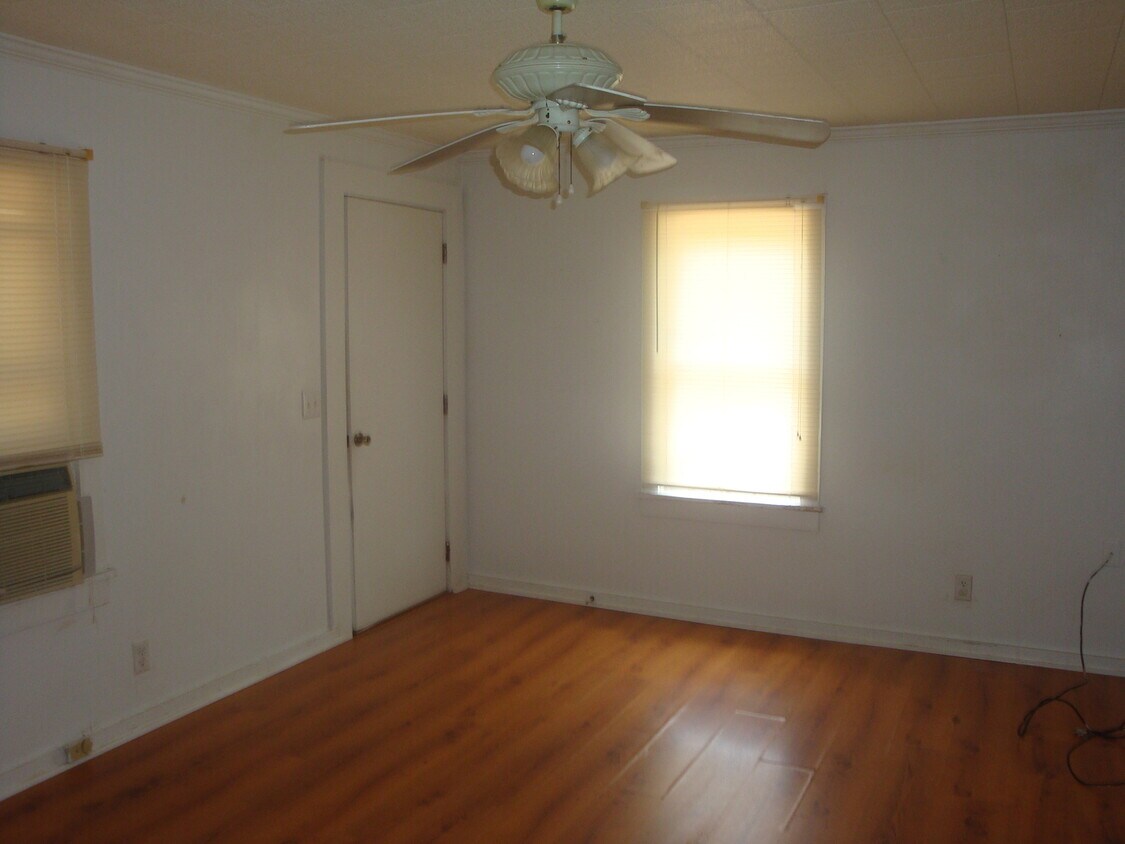 906 Terry St Unit B, DeRidder, LA 70634 Room for Rent in DeRidder, LA