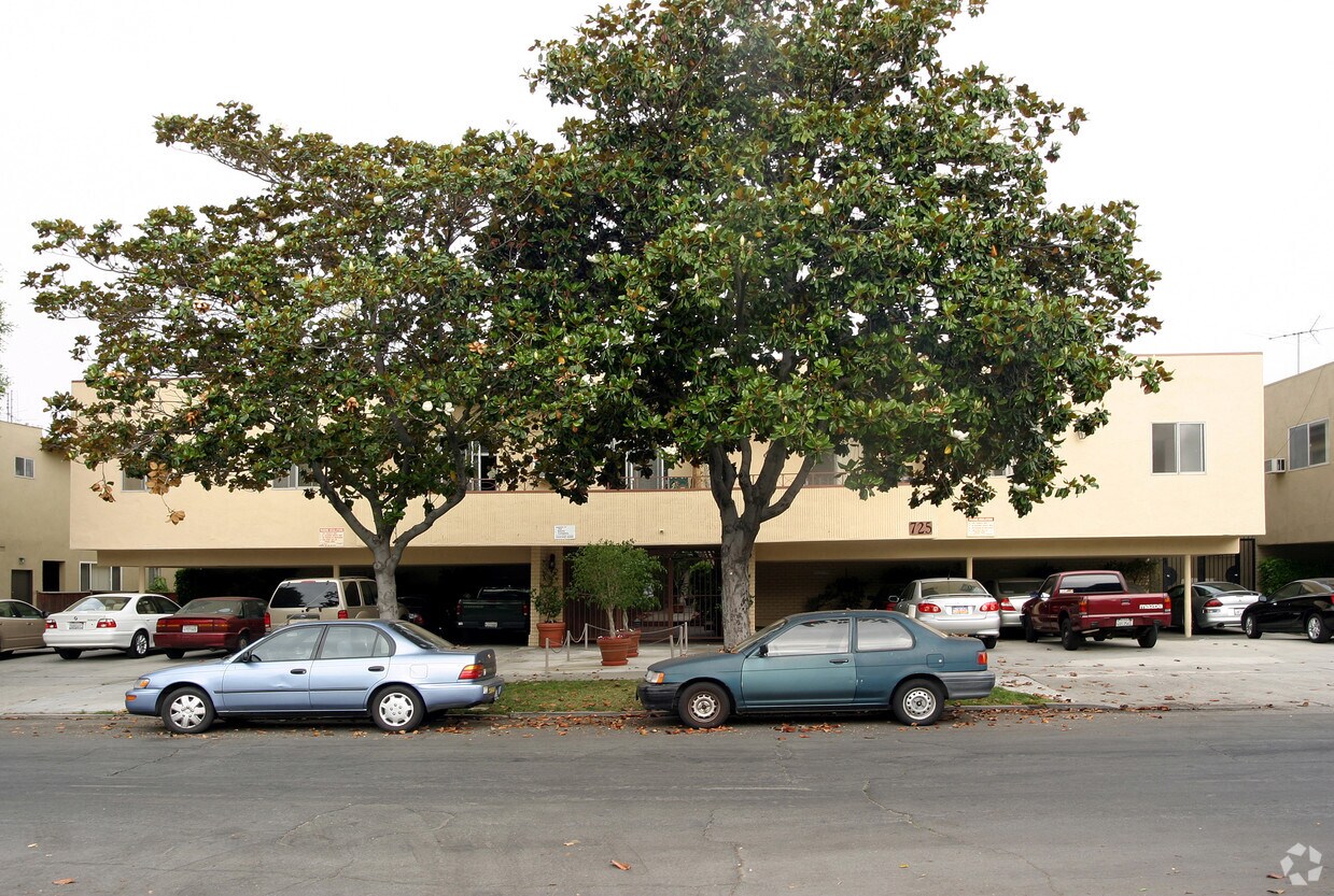 Foto principal - 725 N. Sycamore Avenue
