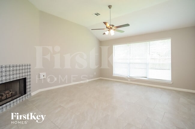 Building Photo - 10846 E Linwood Dr