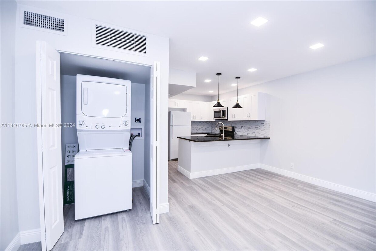 Foto principal - 8604 NW 35th St