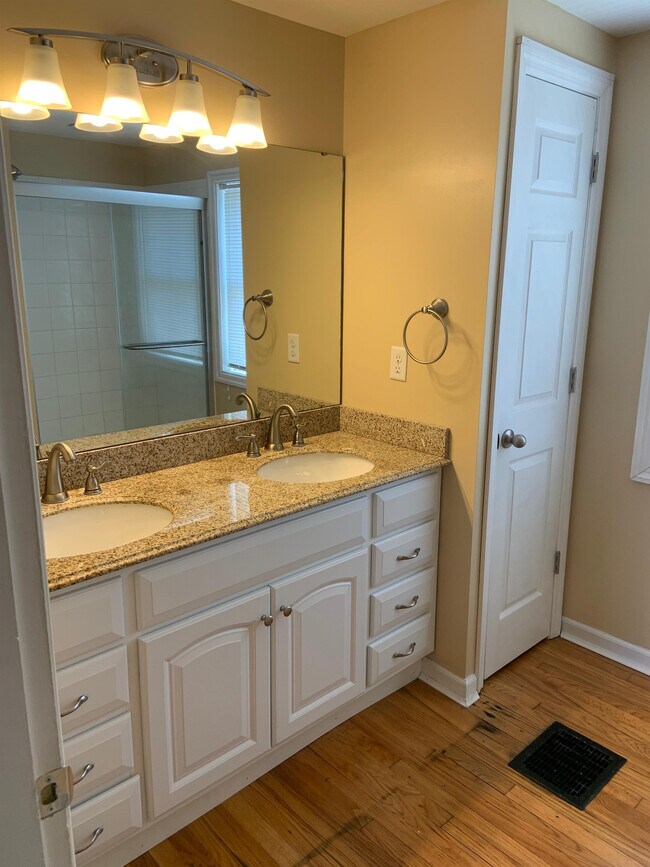 Photo - 9 W Withrow St House