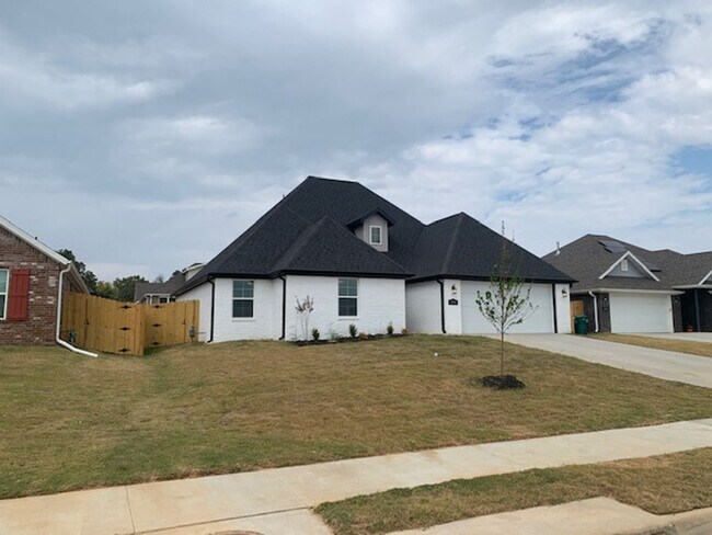 Building Photo - Spacious Luxury 4 Bedroom Home Springdale ...