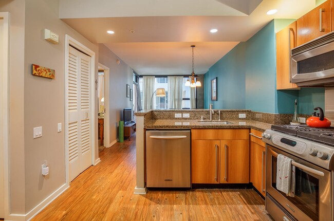 Building Photo - One Bedroom Condo In the Heart of East Vil...