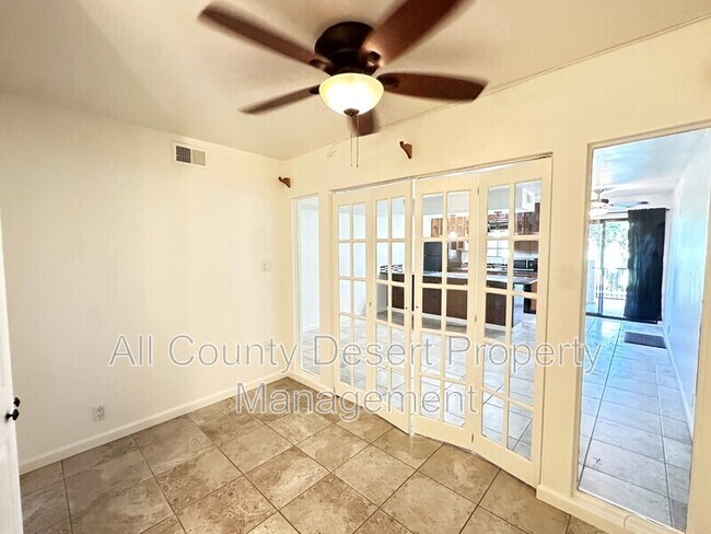 Building Photo - 5300 E Waverly Dr