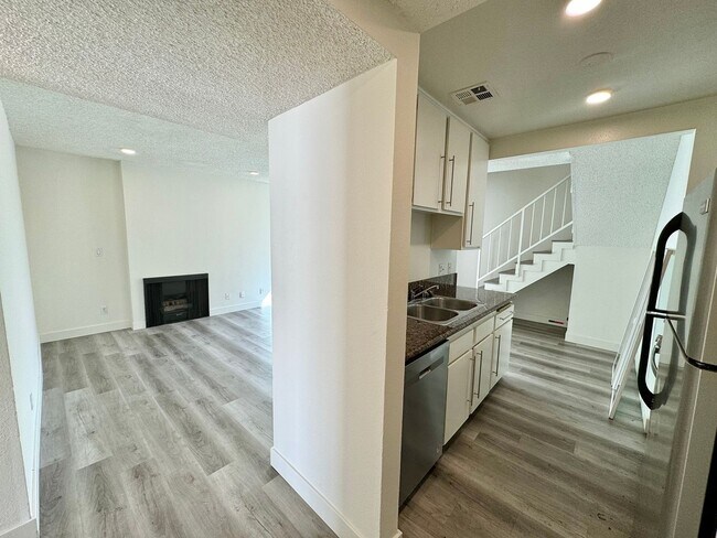 Foto del edificio - 3715 S Canfield Ave