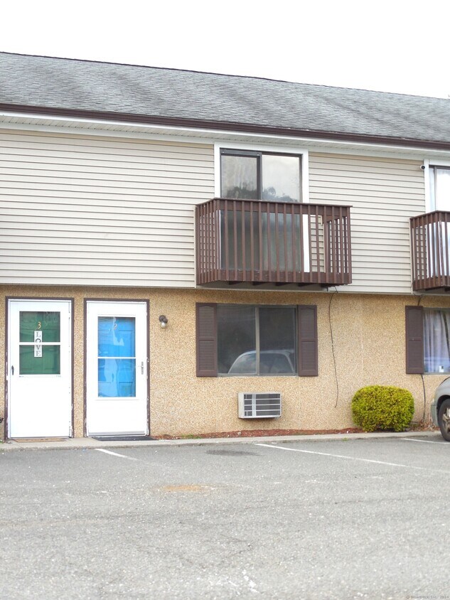 Primary Photo - 1448 Meriden Rd