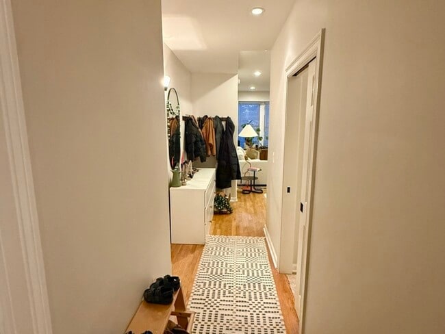 Building Photo - 1903 N Sheffield Ave