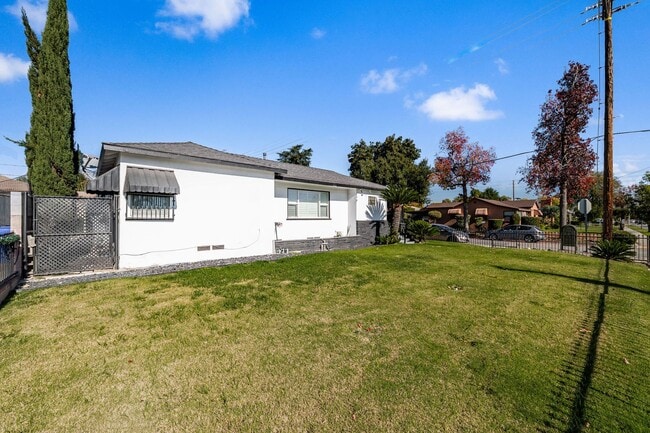 Building Photo - 587 E Arrow Hwy