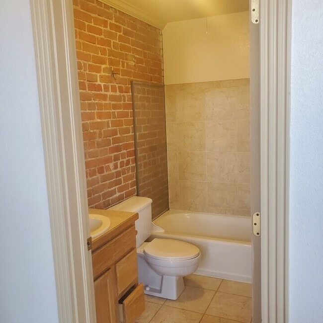 Building Photo - 216 E 1st St