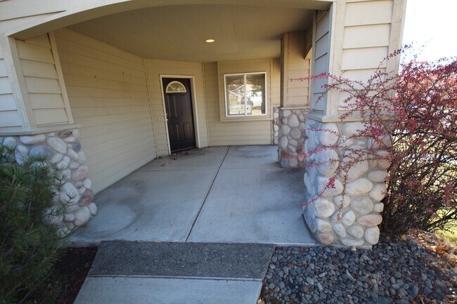 Foto del edificio - Eastside 3 Bdrm, 2 Bath House, All Applian...