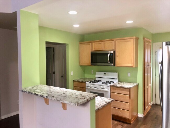 Foto del edificio - First Floor Master!!