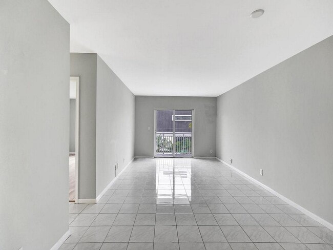 Foto del edificio - 200 S Birch Rd