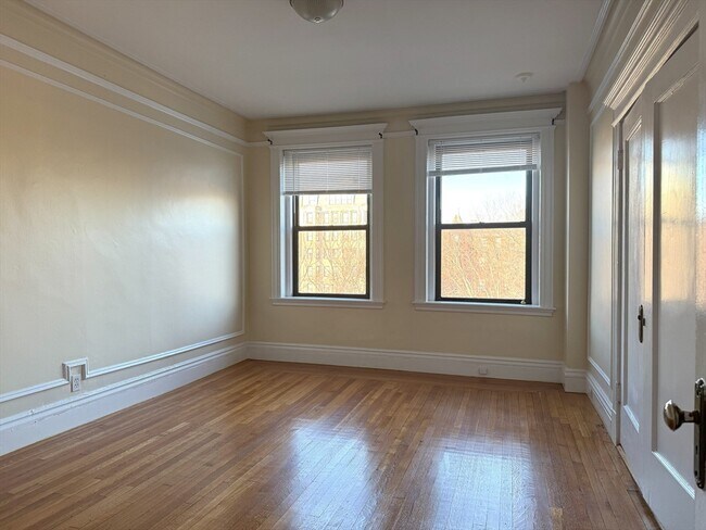 Building Photo - 466 Commonwealth Ave