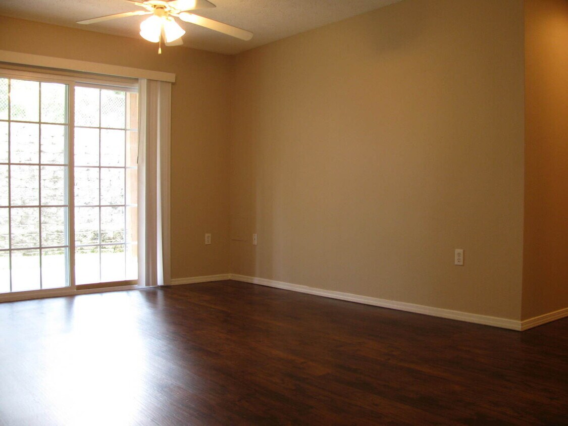 Foto principal - Condominium in Academy Commons