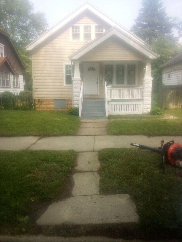 Primary Photo - 3050 N 48th St