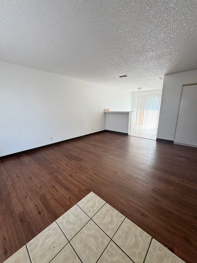 Building Photo - MO558