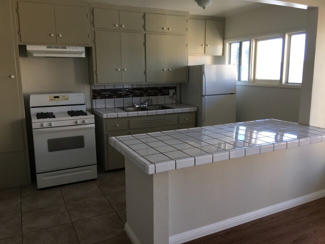 kitchen - 13336 S Avalon Blvd
