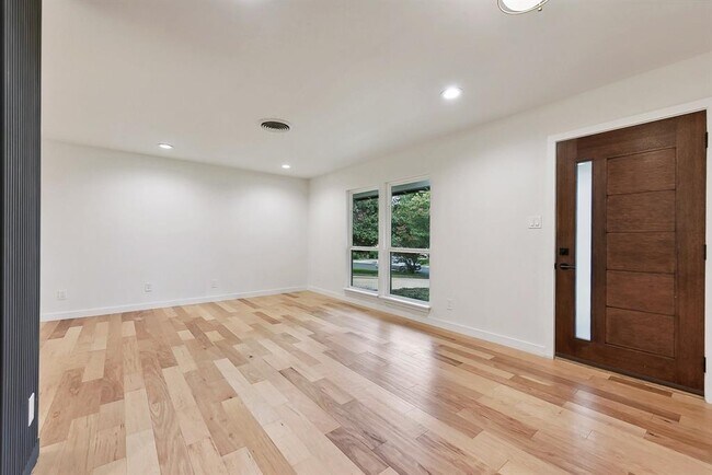 Building Photo - 11900 Dove Haven Dr