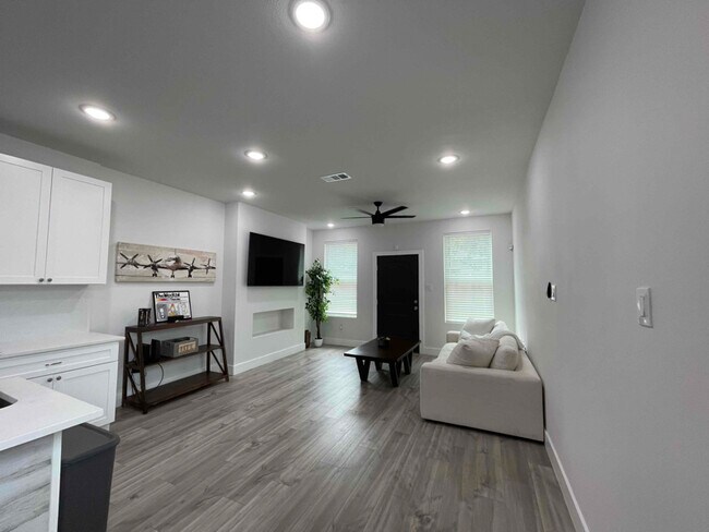 Foto del edificio - 2333 Budd St