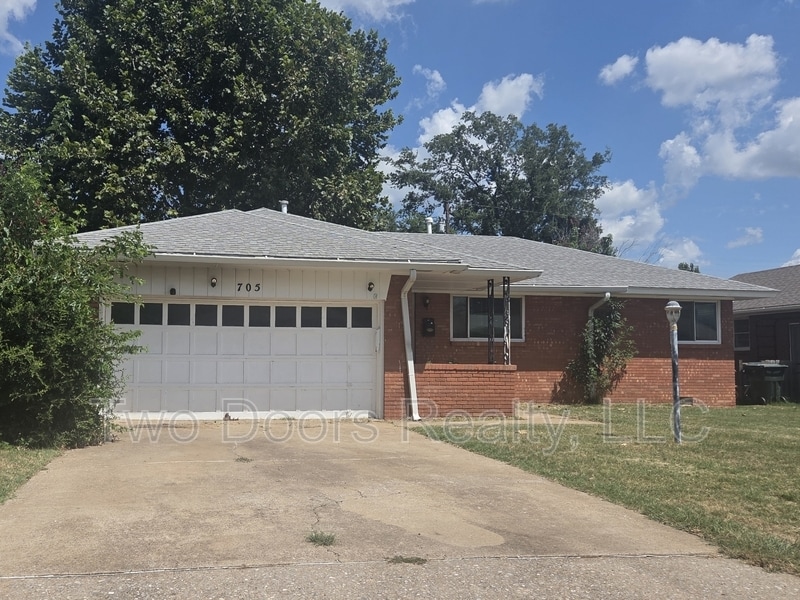 Primary Photo - 705 E Carroll Ln