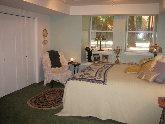 Master bedroom - 1513 W Jackson Blvd